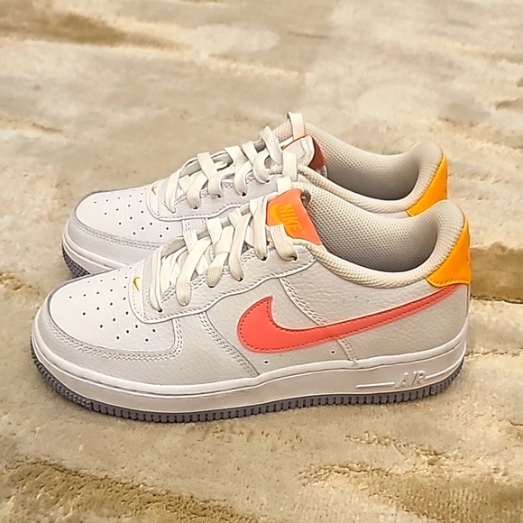 Nike Air Force 1 - Picture 4 of 9